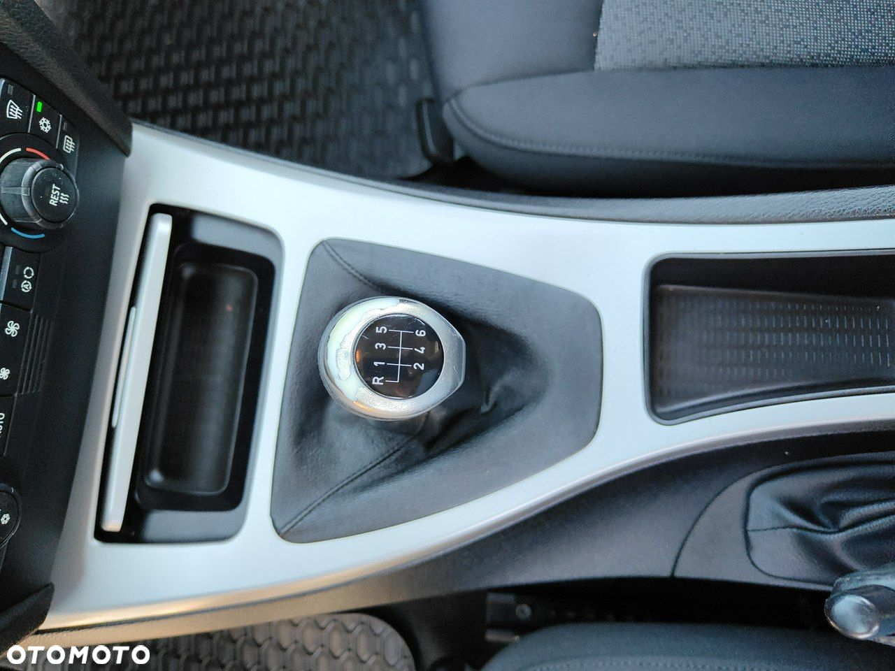 BMW Seria 3 318i - 12