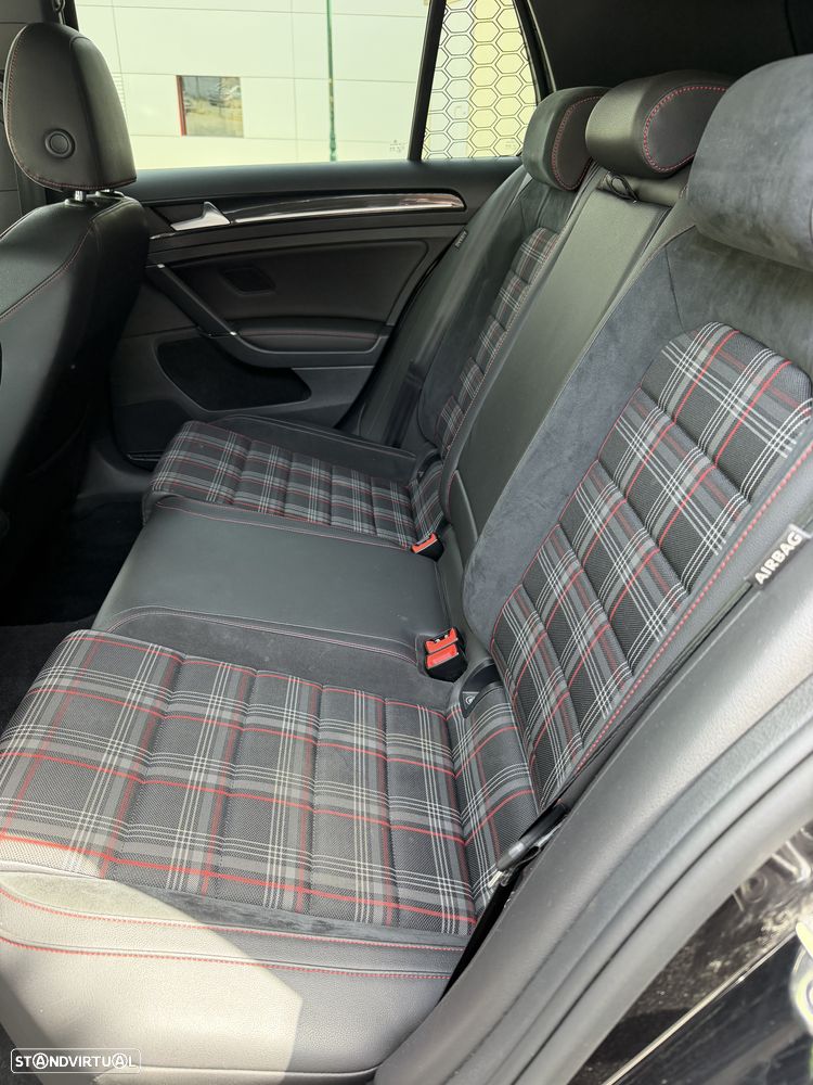 VW Golf GTI Performance BlueMotion - 12