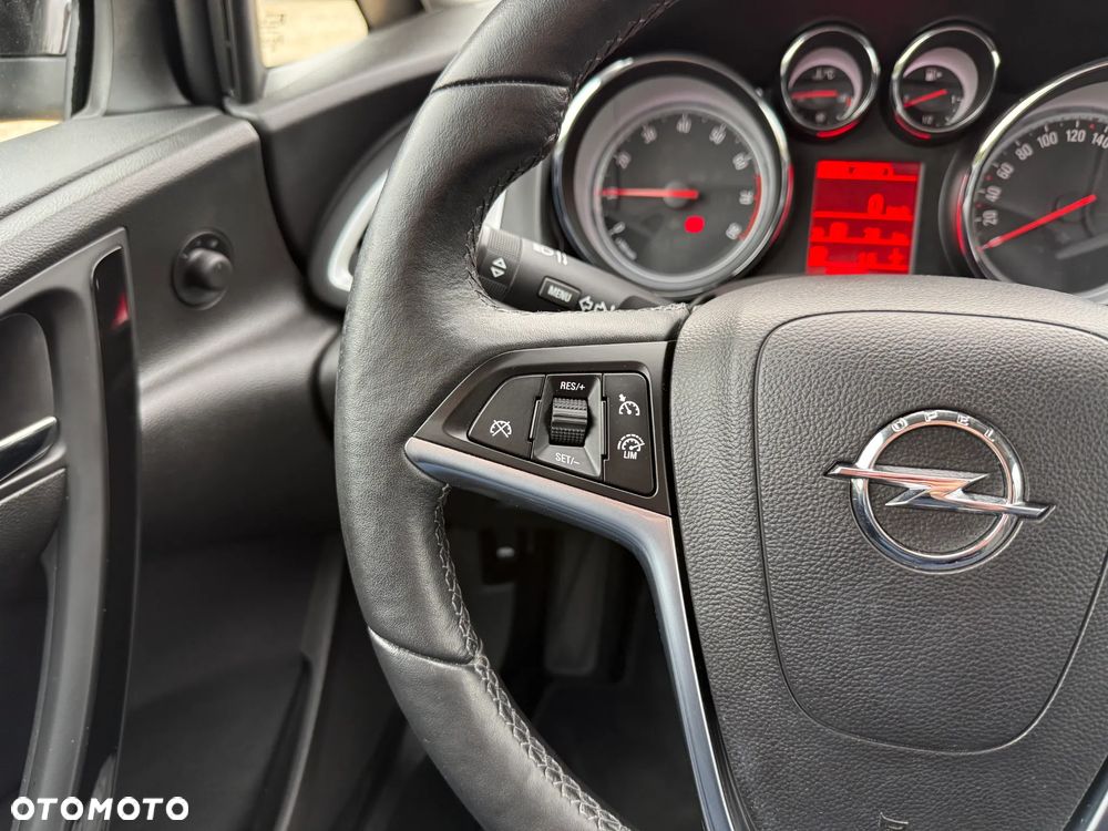 Opel Astra 1.4 T Cosmo - 14