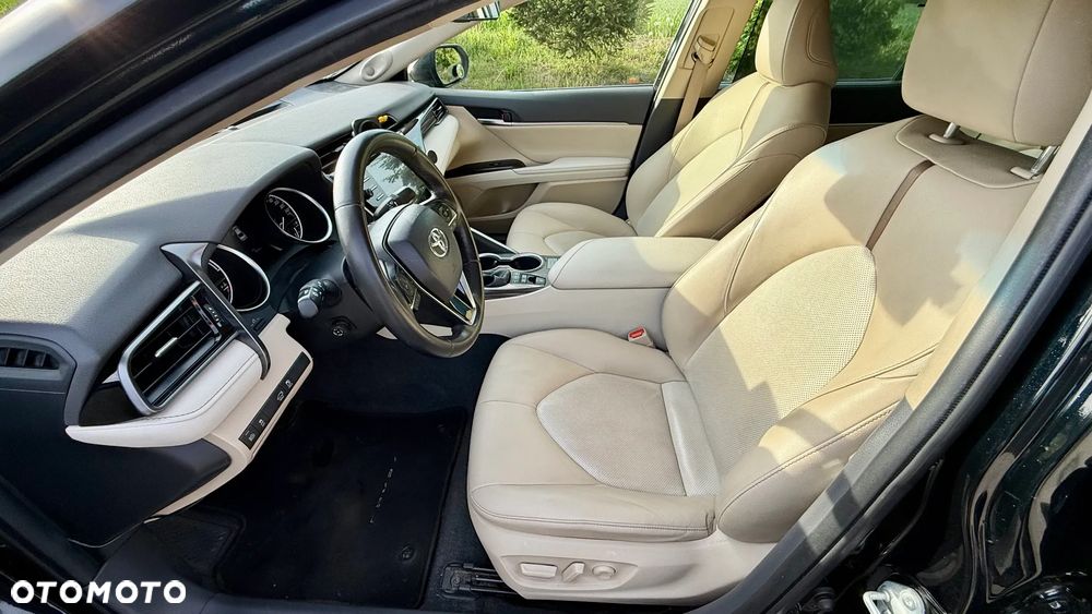 Toyota Camry 2.5 Hybrid Executive CVT - 10