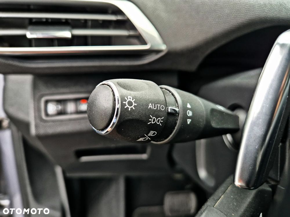 Peugeot 3008 1.5 BlueHDi Allure S&S EAT8 - 33