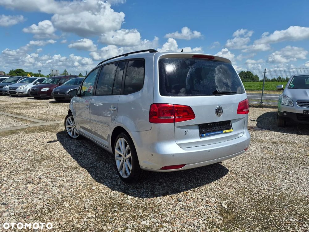 Volkswagen Touran - 10