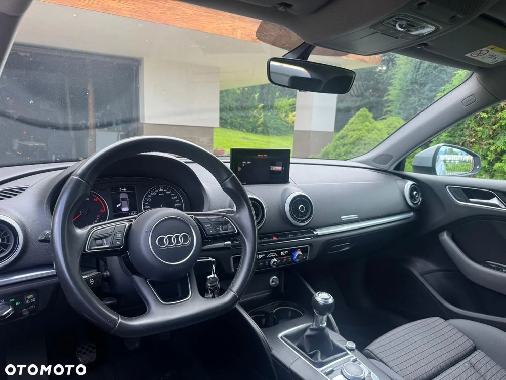 Audi A3 Sportback 1.6 TDI design - 10