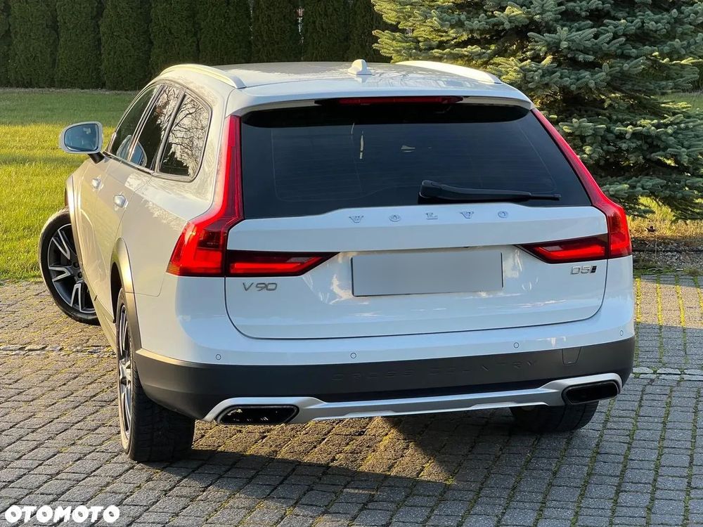 Volvo V90 Cross Country - 10