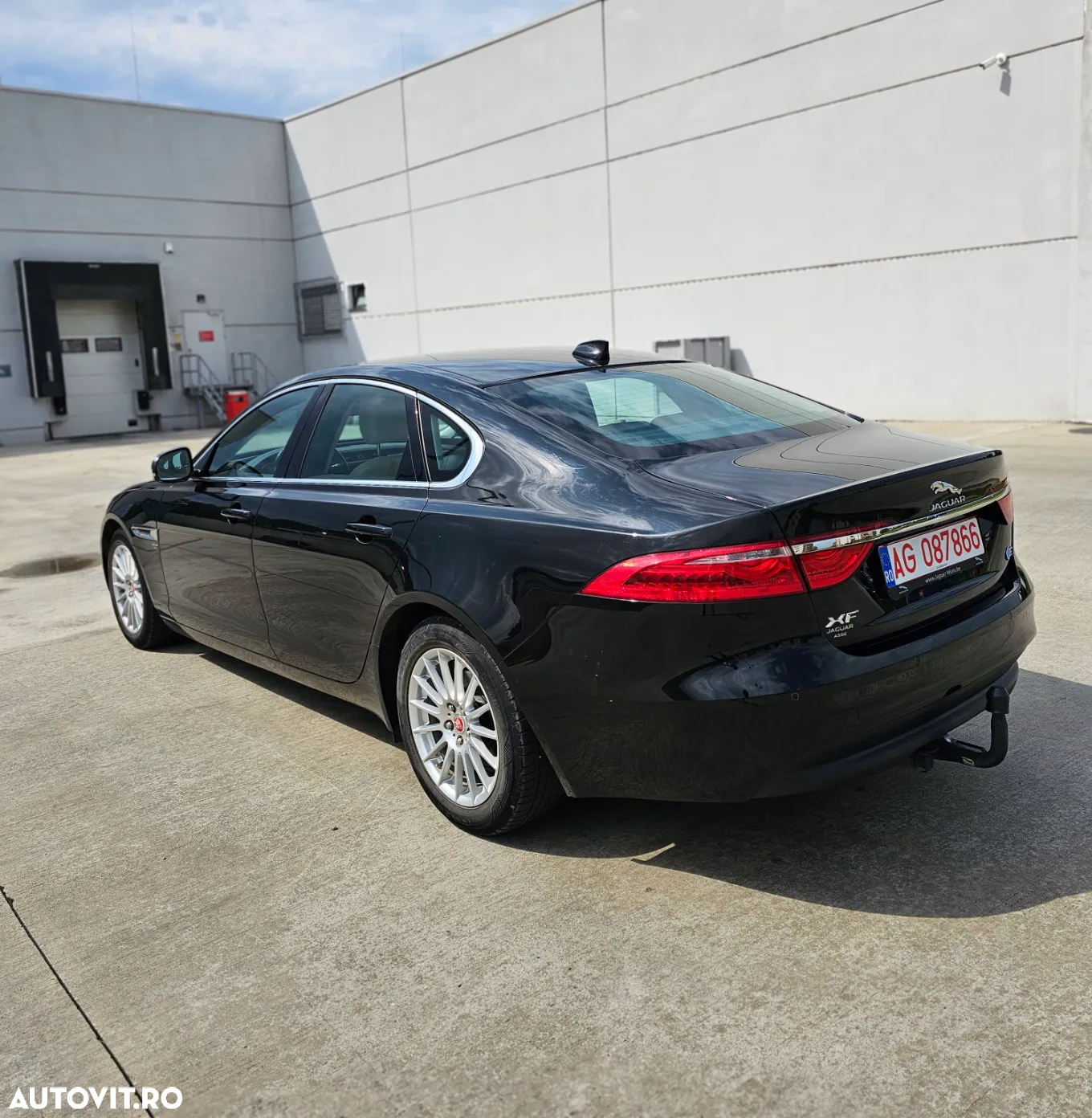 Jaguar XF 20d RWD E-Performance Prestige - 18