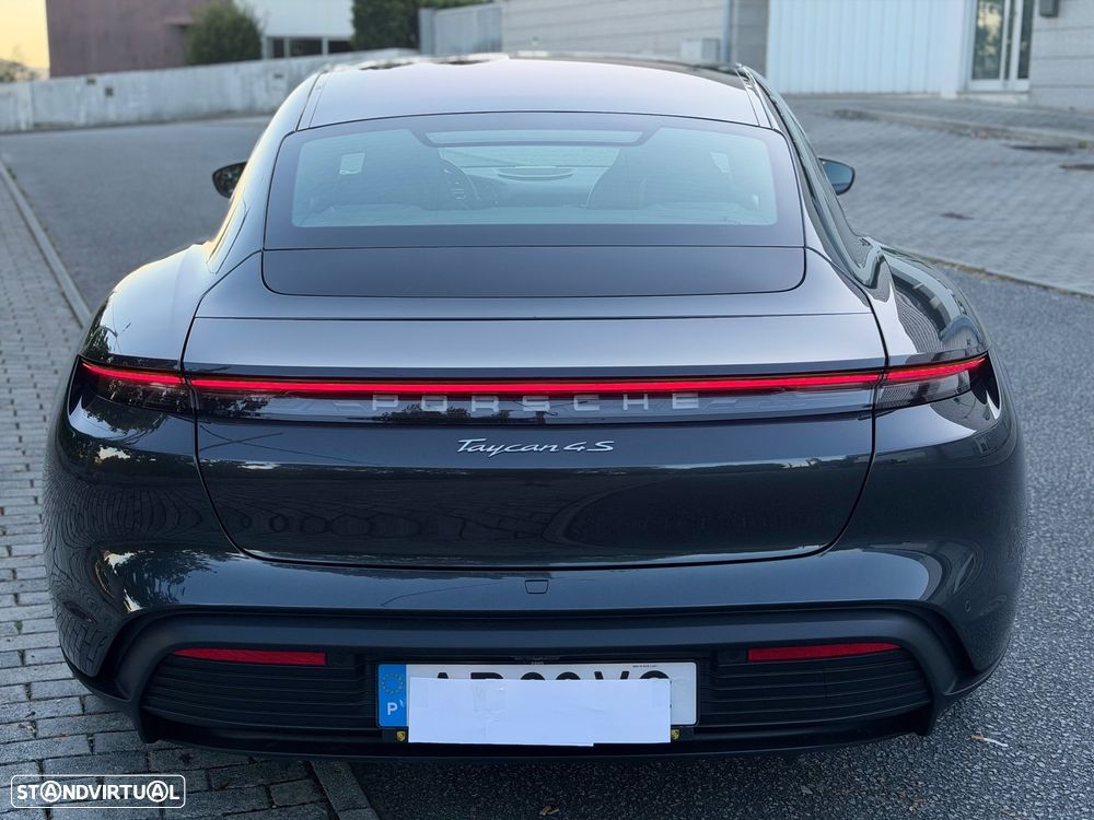 Porsche Taycan 4S - 15