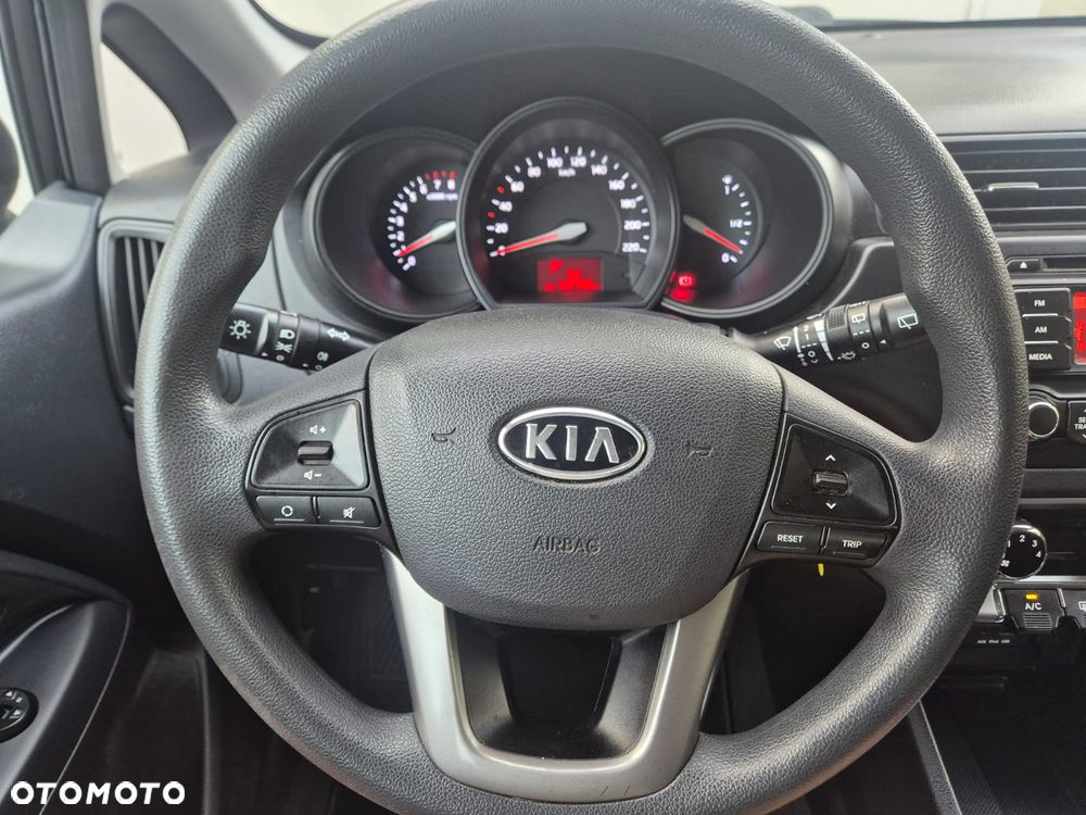 Kia Rio - 13