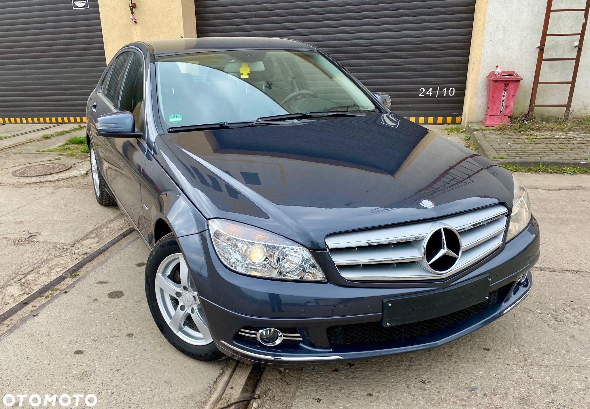 Mercedes-Benz Klasa C 180 CGI BlueEff Avantgarde - 1