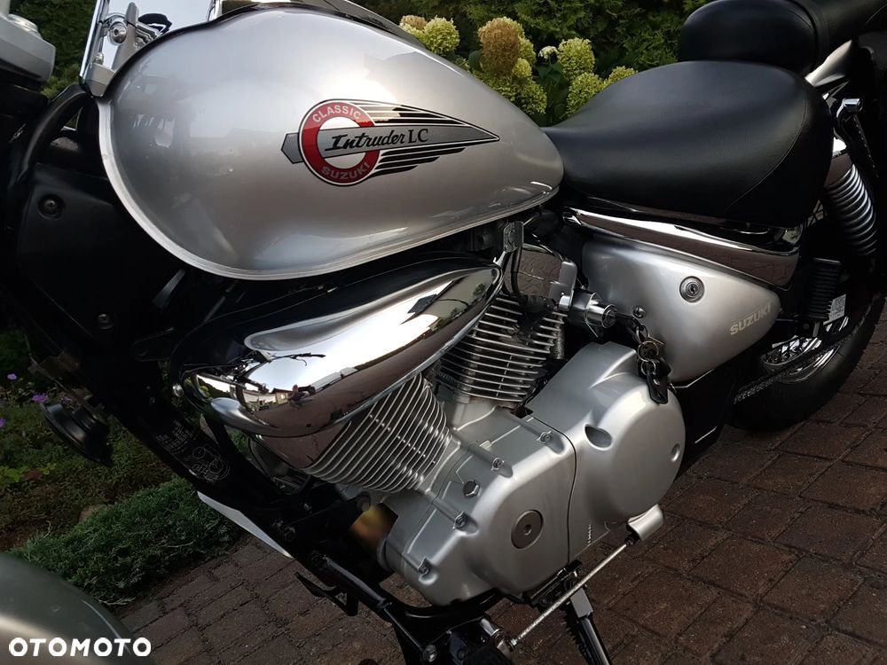 Suzuki Intruder - 18