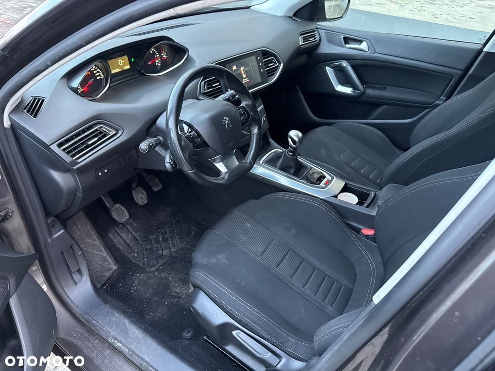 Peugeot 308 - 8