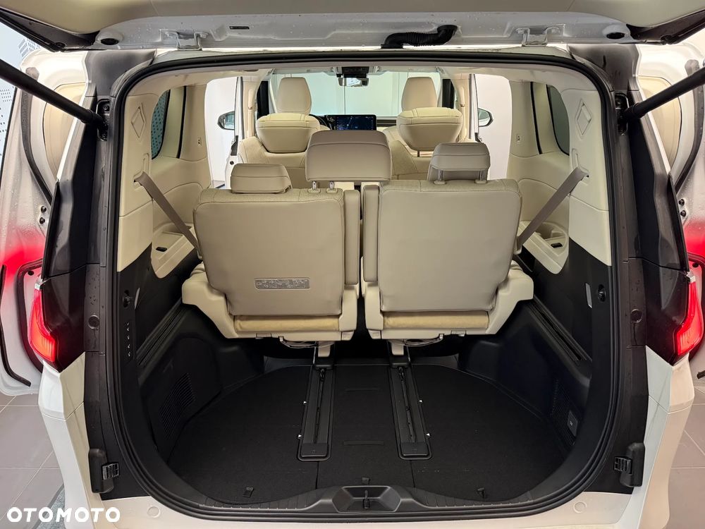 Lexus LM 350h Prestige - 32