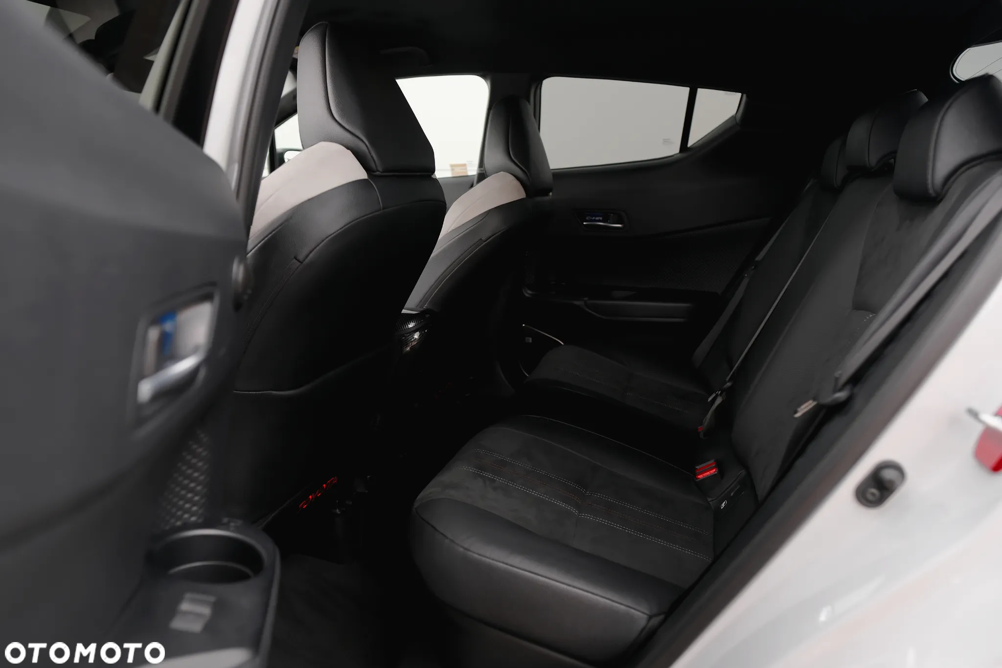 Toyota C-HR 2.0 Hybrid GR Sport - 27