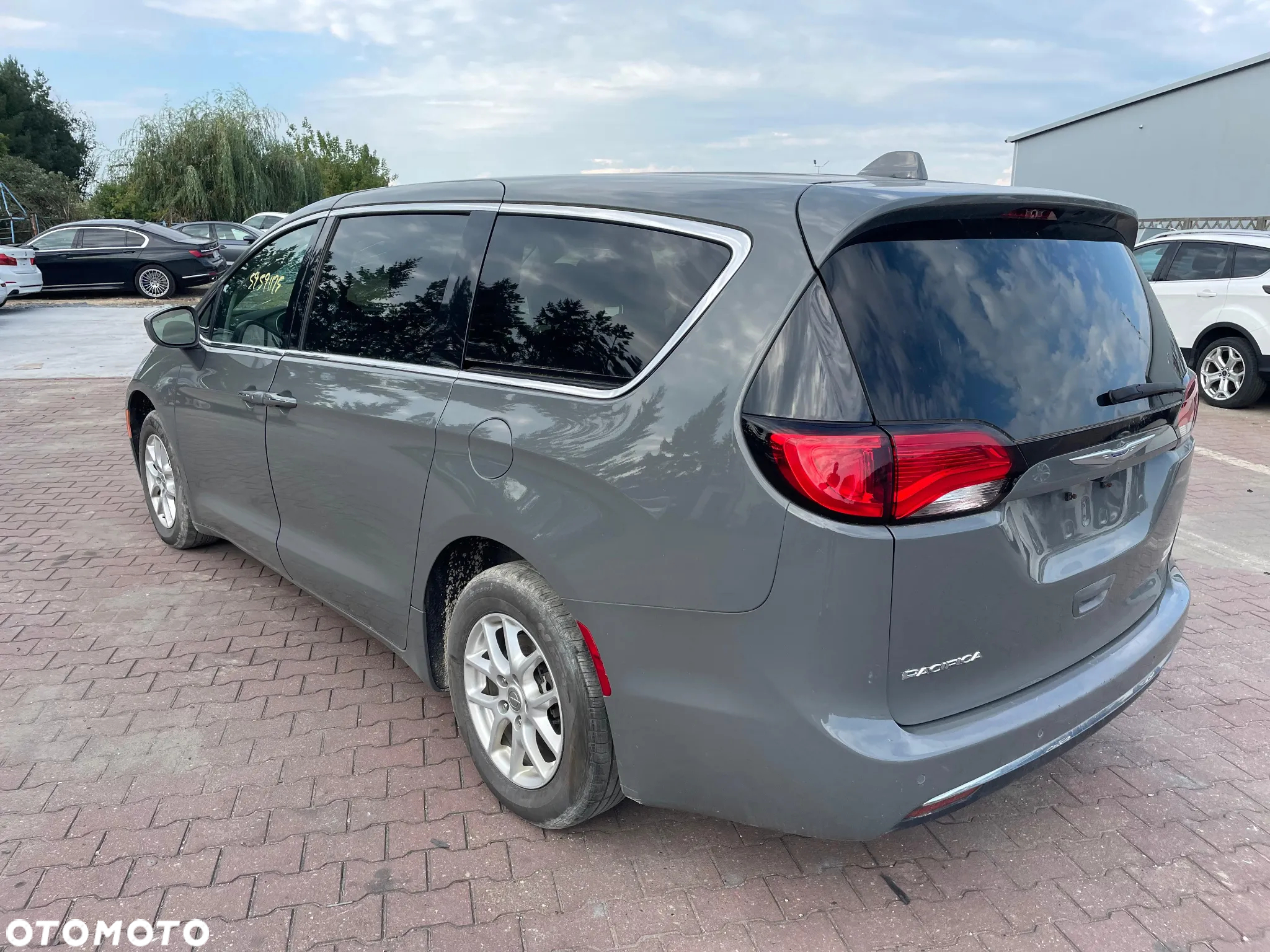Chrysler Pacifica - 3
