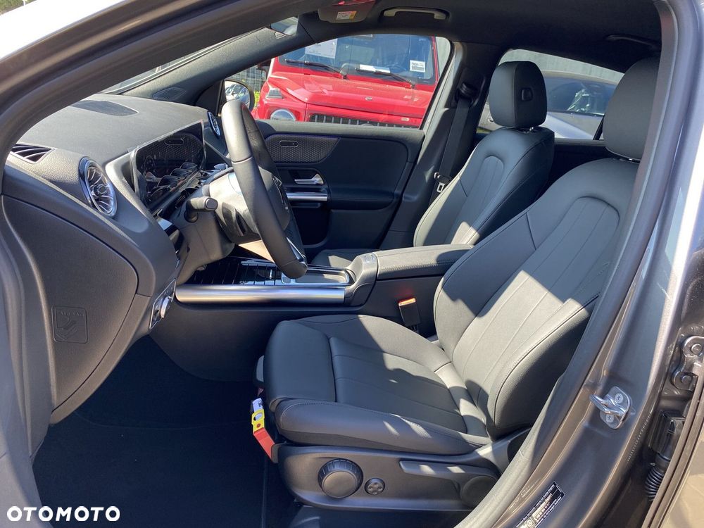 Mercedes-Benz GLA - 10