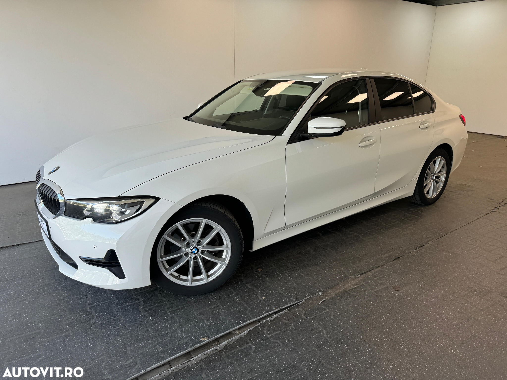 BMW Seria 3 320d xDrive AT - 28