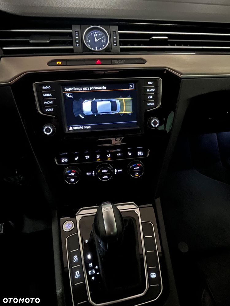 Volkswagen Passat - 13