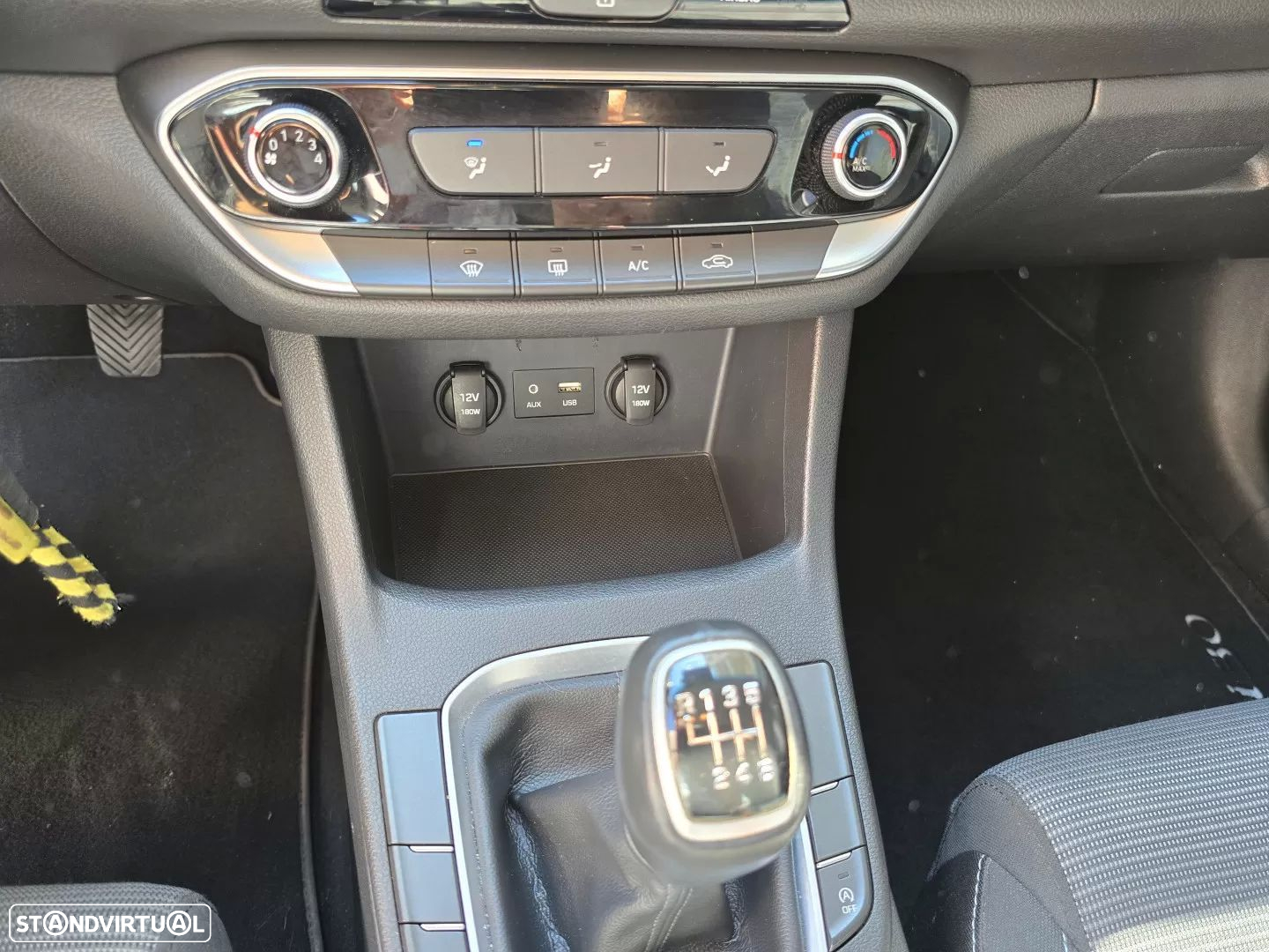Hyundai i30 1.6 CRDI Blue Comfort+Navi - 20