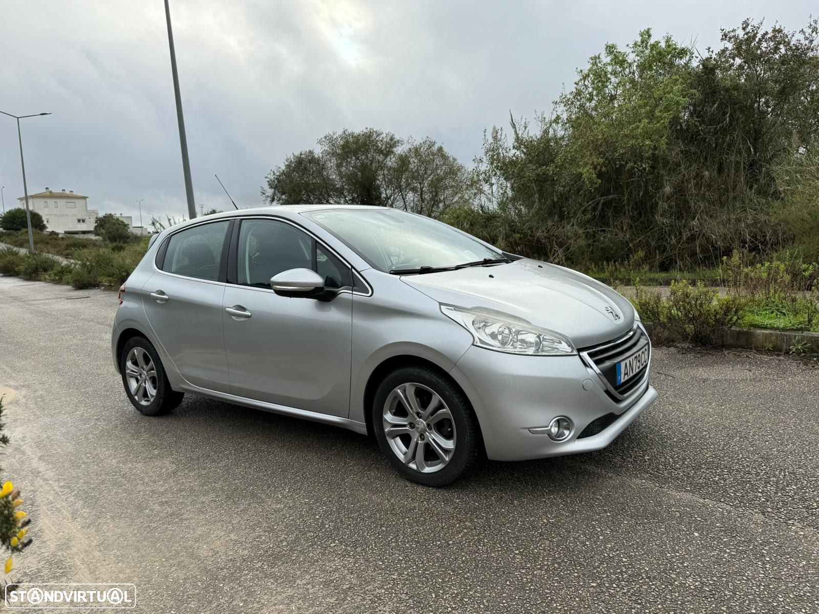 Peugeot 208 1.6 BlueHDi Style - 1