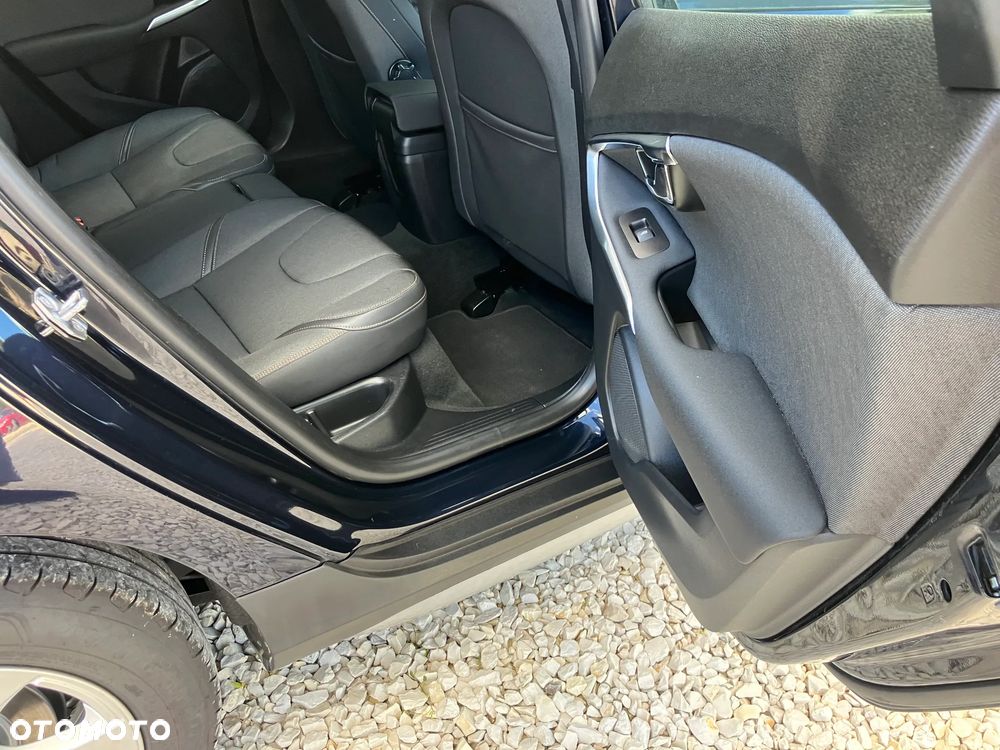 Volvo V40 Cross Country D2 Linje Svart - 39