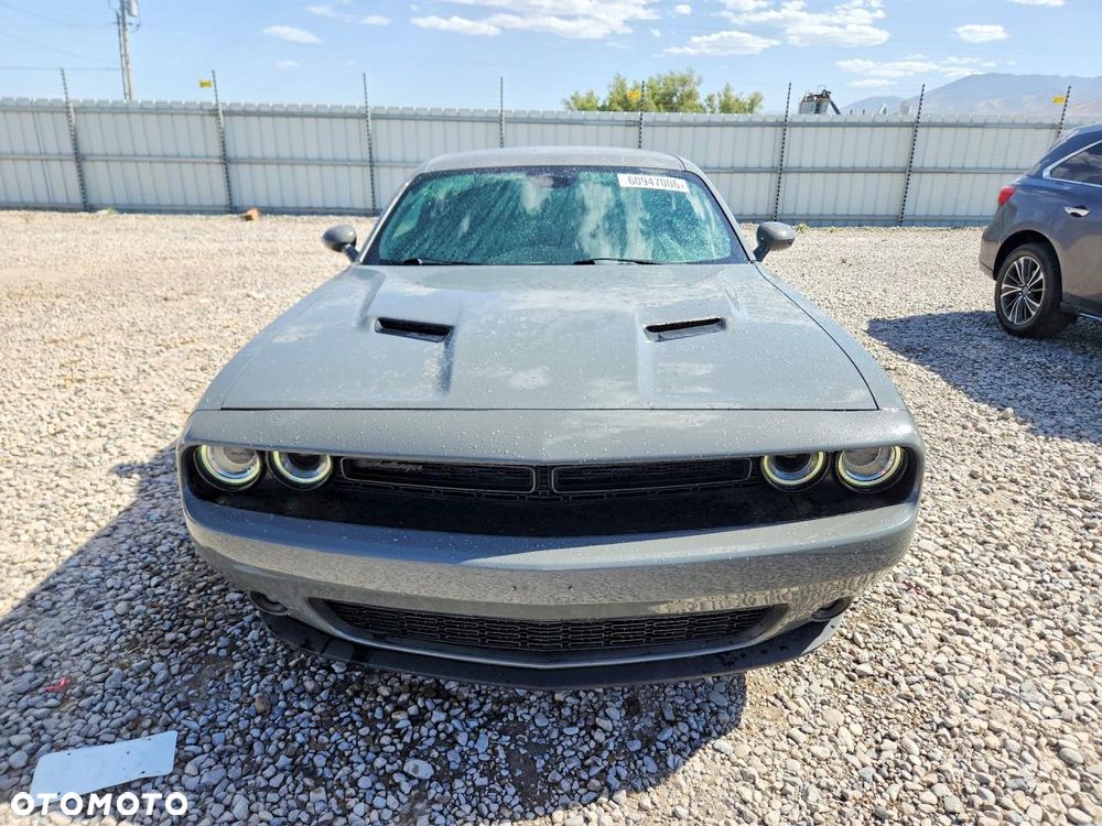 Dodge Challenger - 6