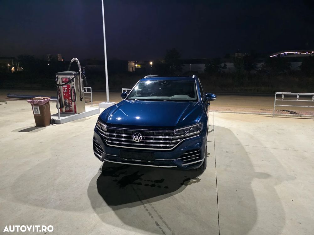 Volkswagen Touareg - 1
