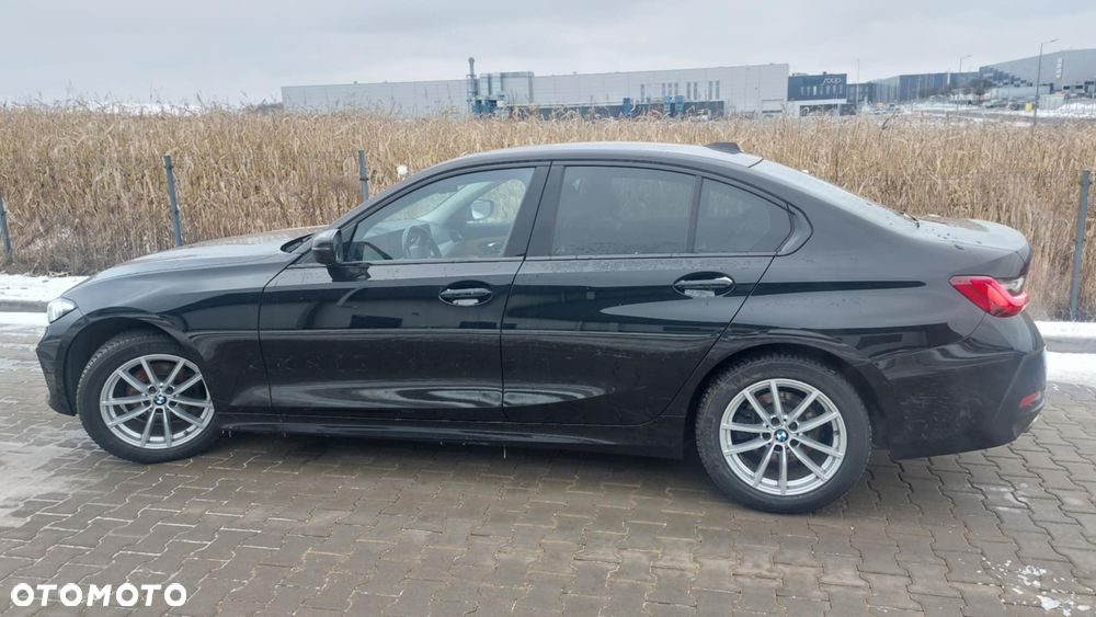 BMW Seria 3 318d mHEV - 4