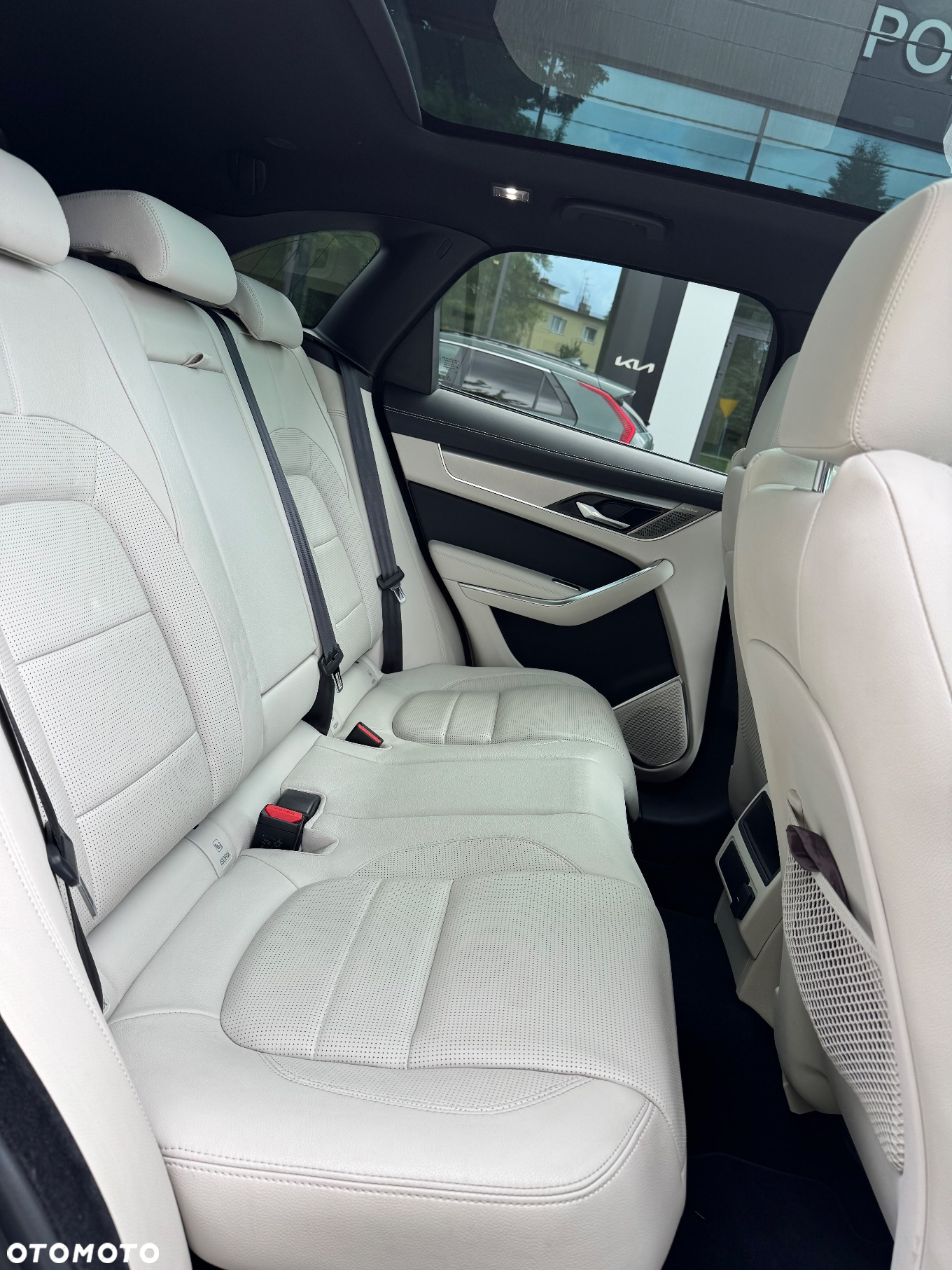 Jaguar F-Pace - 11