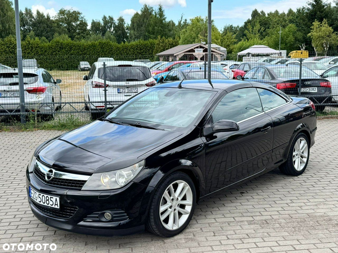 Opel Astra GTC 1.6 Cosmo - 2