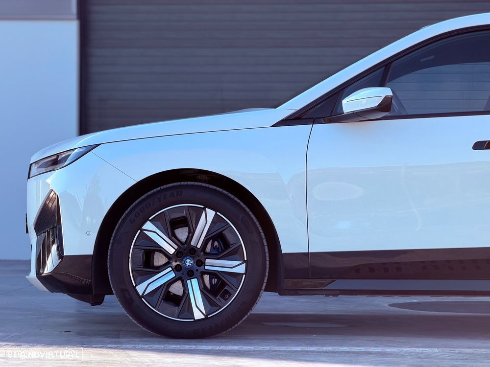 BMW iX xDrive40 - 10