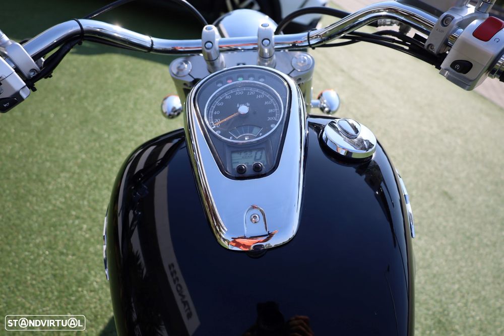 Suzuki Intruder C800 - 22