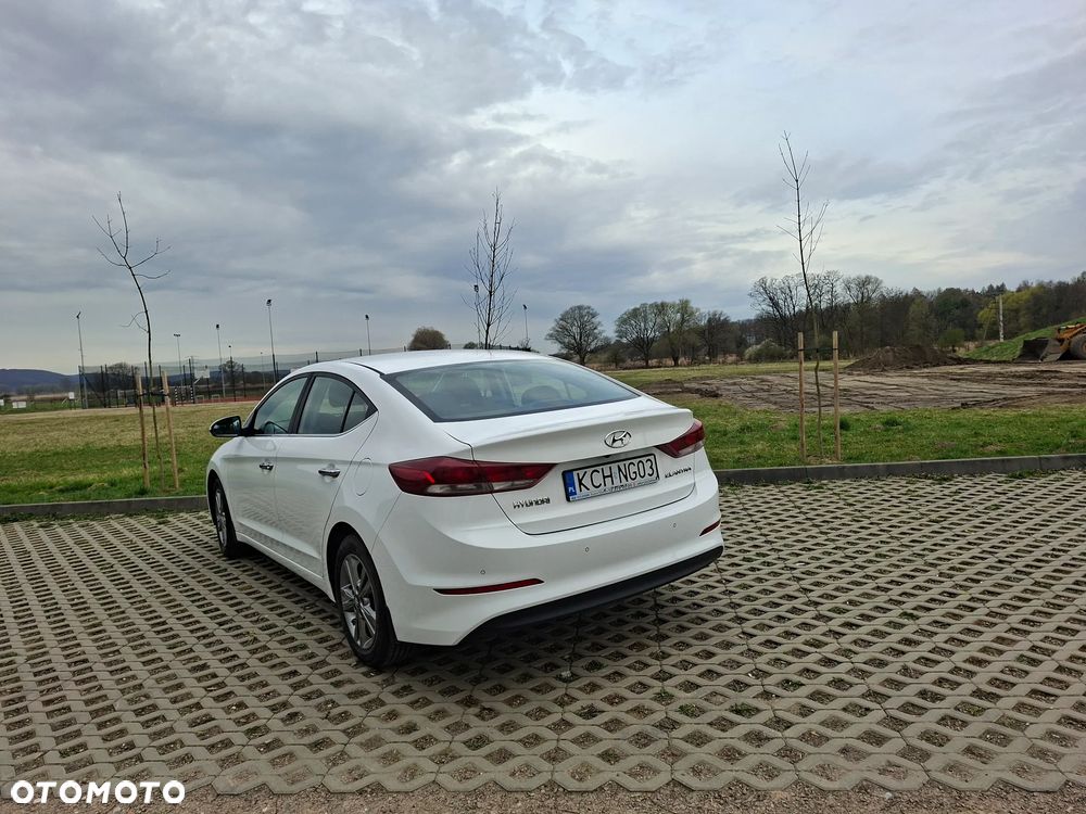 Hyundai Elantra 1.6 Comfort - 2