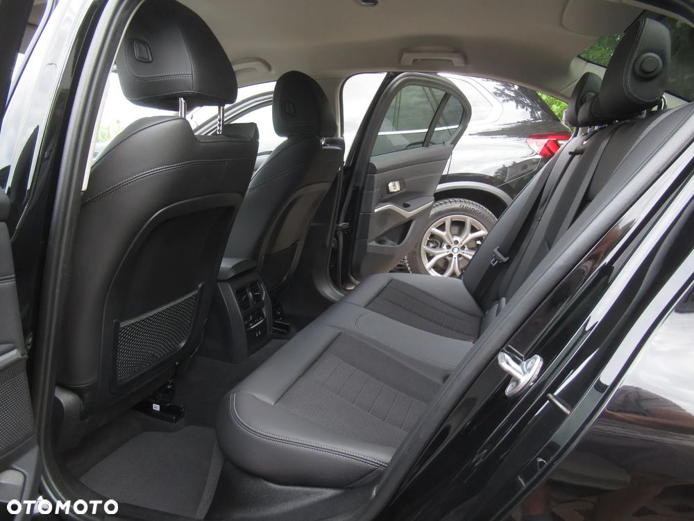BMW Seria 3 330i xDrive - 8