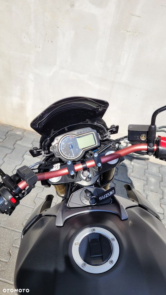 Suzuki GSR - 3