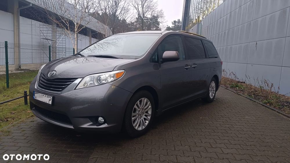 Toyota Sienna - 1
