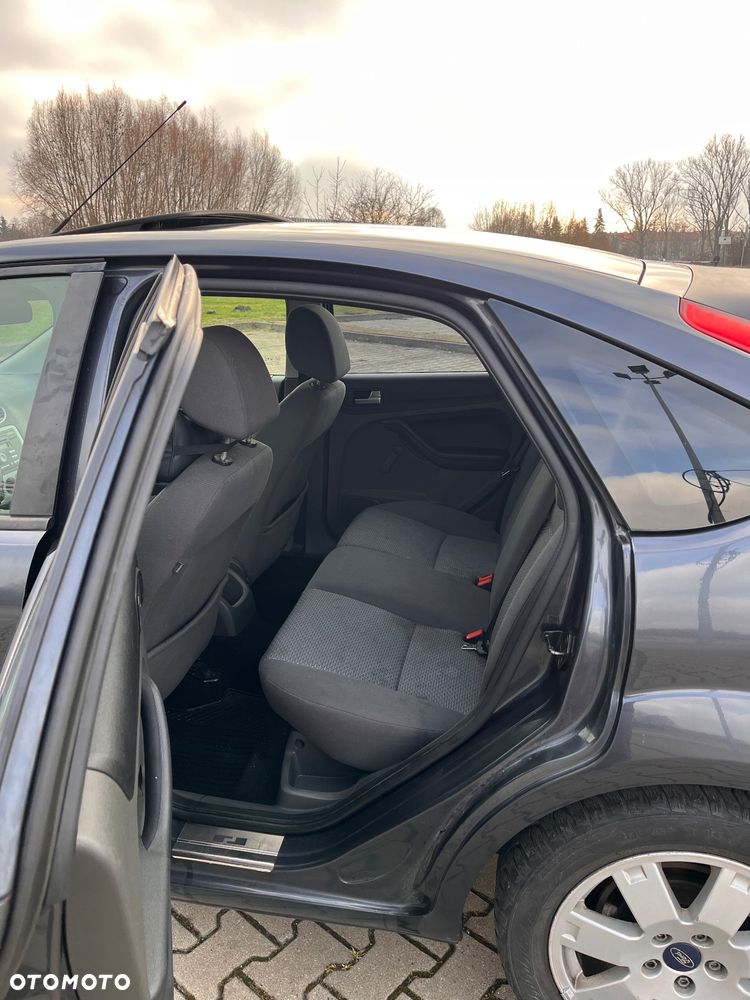 Ford Focus 1.8 TDCi Ambiente - 9