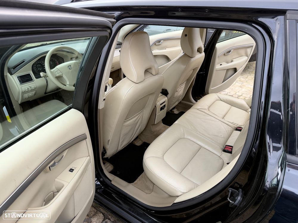 Volvo V70 2.4 D5 Momentum - 42