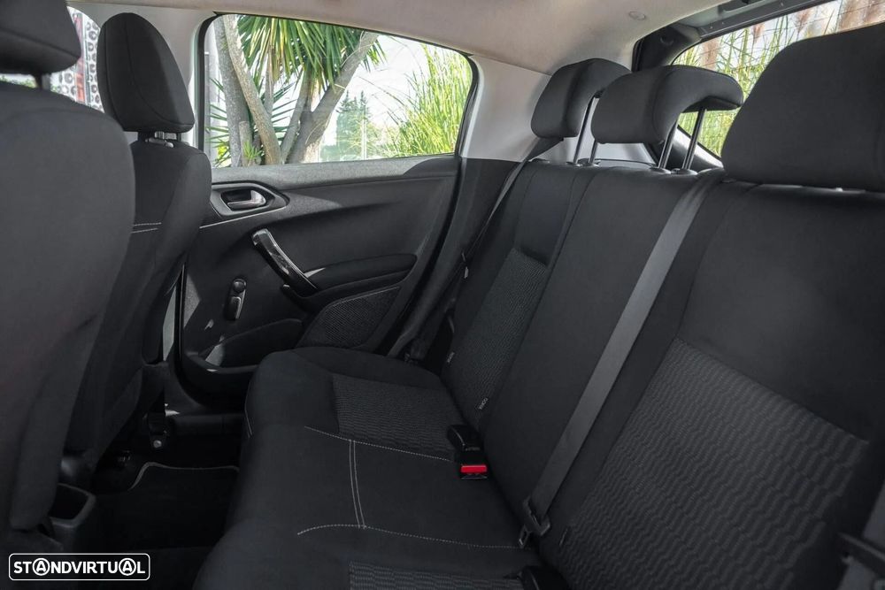 Peugeot 208 1.2 PureTech Signature - 16