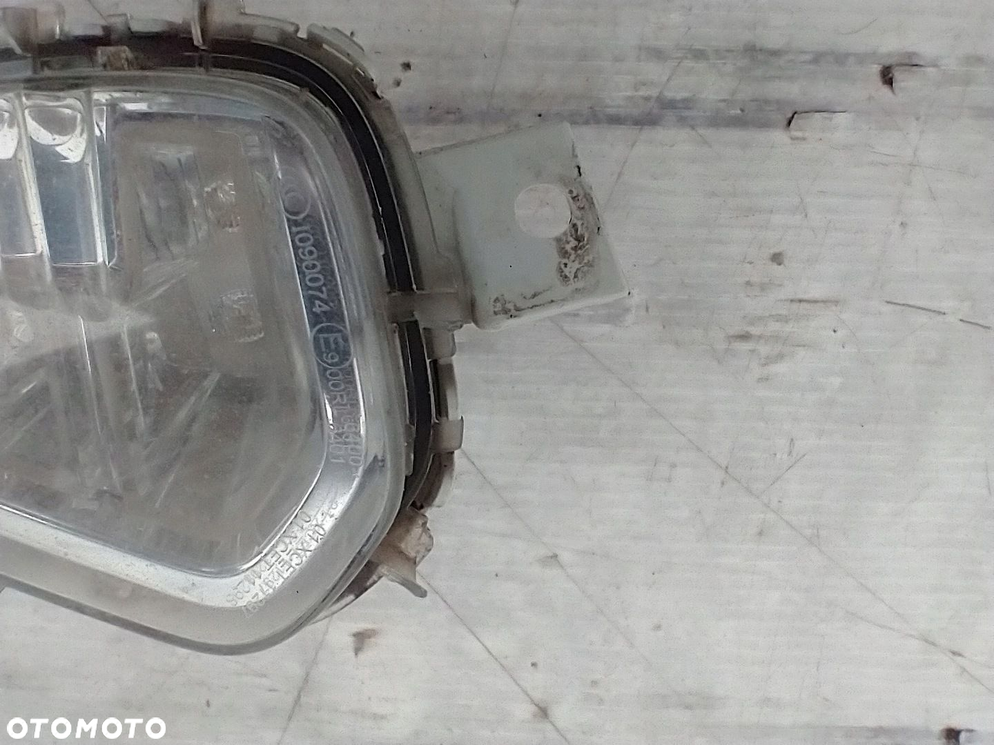 VOLVO V40 II HALOGEN PRAWY 31323116 - 2