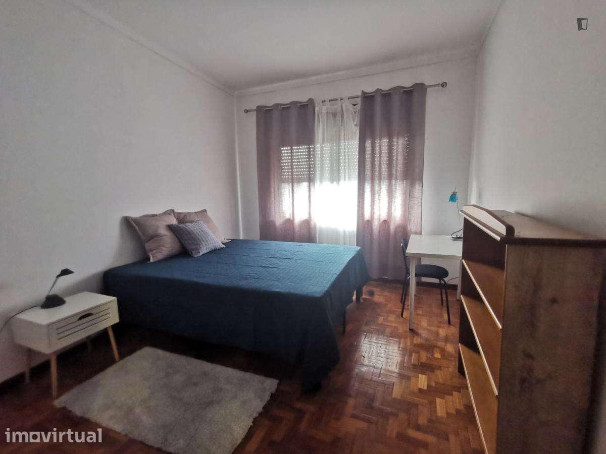 Quarto - localizado em Santo Ildefonso Porto - Grande imagem: 2/24