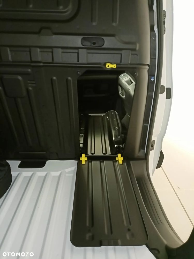 Fiat e Doblo L2 750kG, 136KM, akumulator 50 kWh - 18