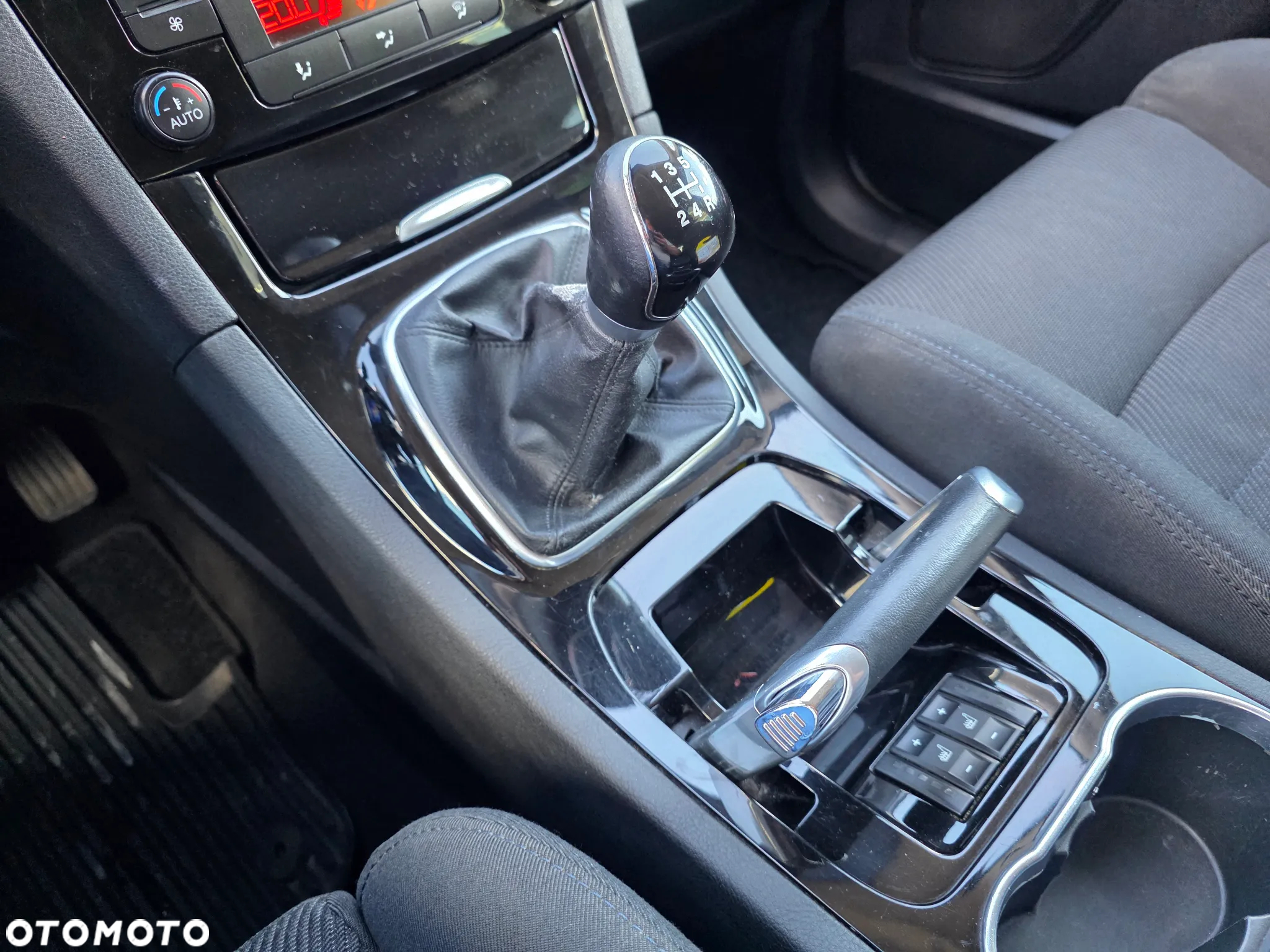 Ford S-Max - 17