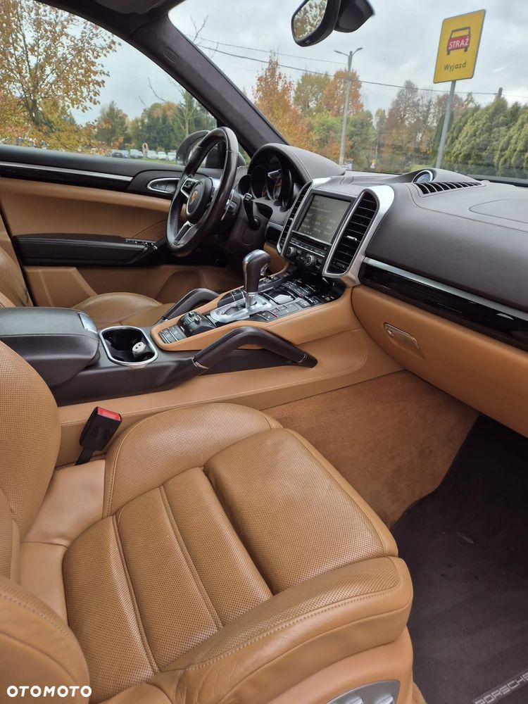 Porsche Cayenne - 21
