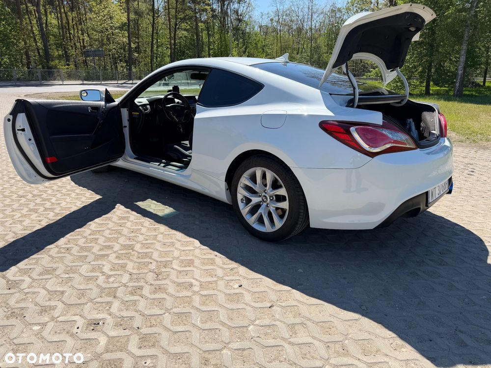 Hyundai Genesis Coupe - 16