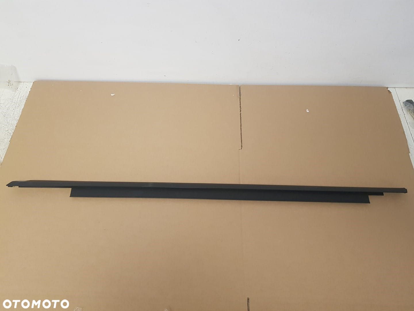 NOWA LISTWA ZGARNIAJĄCA  DRZWI AUDI A3 8V 12-20r  LEWA PRZÓD PRZEDNIA 8V5837477A 8V5837477 - 1