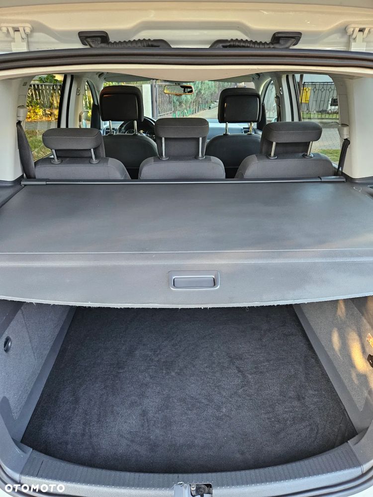 Volkswagen Touran 2.0 TDI DPF BlueMotion Technology Life - 23
