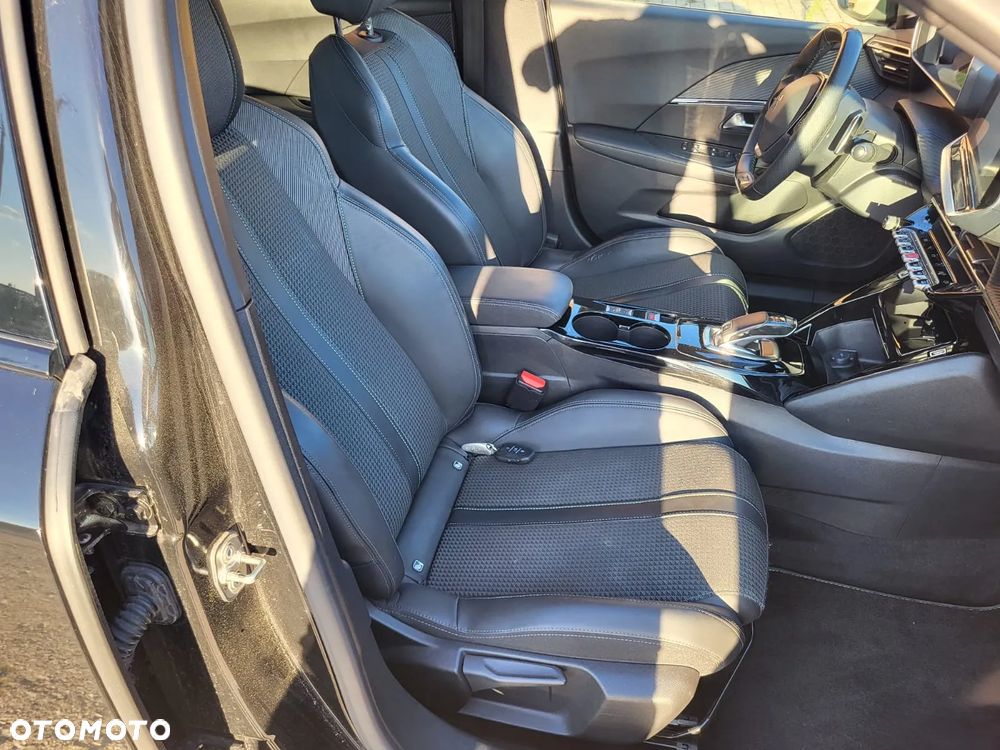 Peugeot 2008 PureTech 130 EAT8 GT - 15