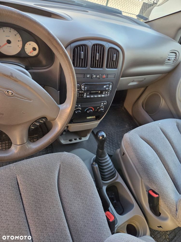 Chrysler Voyager 2.4 SE - 8