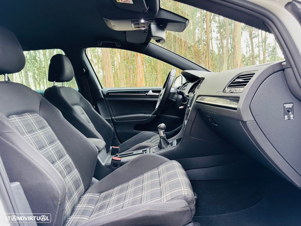 VW Golf 2.0 TDI GTD - 40