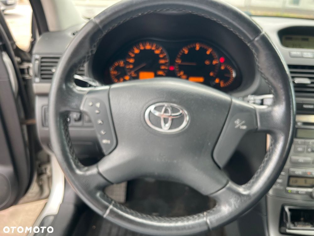 Toyota Avensis - 6