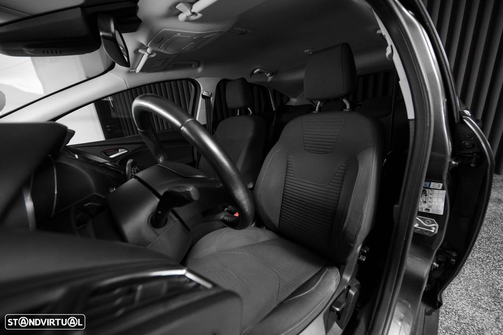 Ford Focus 1.0 EcoBoost S&S TITANIUM - 34